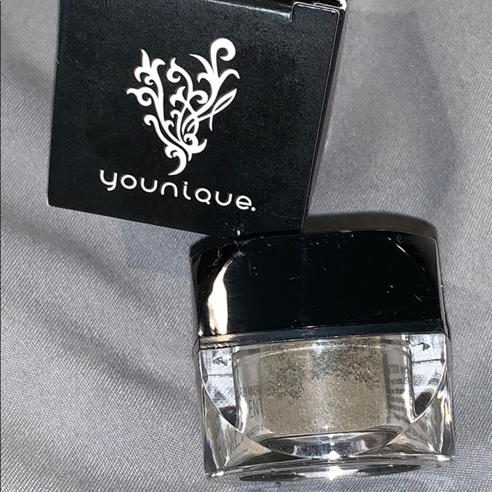 Moodstruck mineral pigment